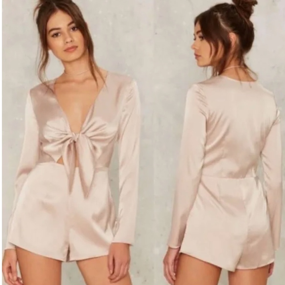 Cotton Candy LA Nasty Gal Beige  Romper Size Small EUC